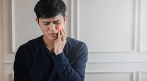 Read more about the article ايهما اسهل خلع ضرس العقل العلوي ام السفلي؟ الفرق بالتفصيل