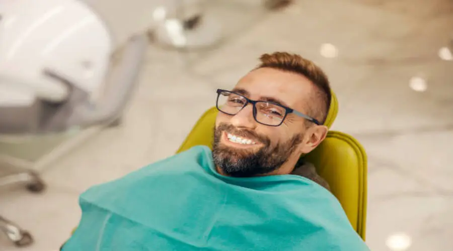 خطوات تبييض وتنظيف الأسنان